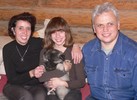 Дэдди Лайн Улис со своей новой семьей: Еленой, Валей и Павлом